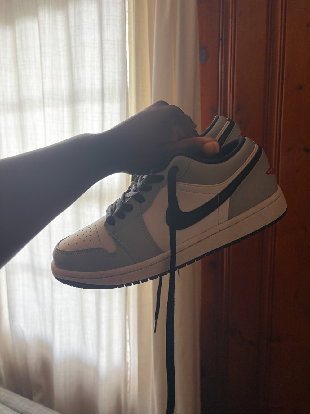 Jordan 1 Low - Picture 2 of 2